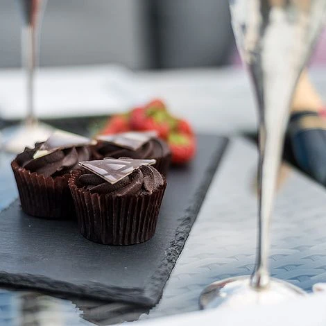 Maze Rattan LA Garden Dining Set Rectangular With Ice Bucket 6 Seat 3 Maze Rattan LA Garden Dining Set Rectangular With Ice Bucket 6 Seat - Image 3